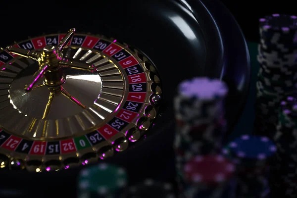 runcing77 platform showing basketball sportsbook and live-dealer tables side by side